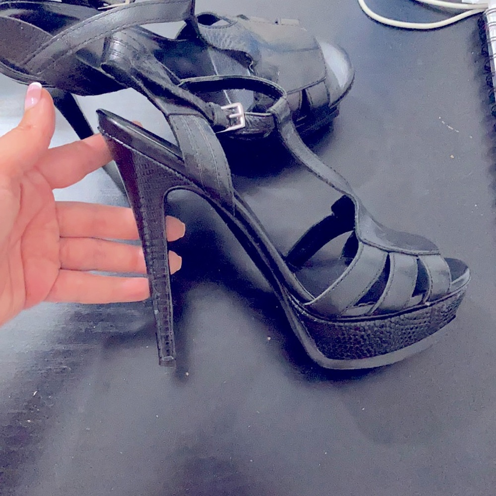 Nursace Embossed Leather Platform Sandals